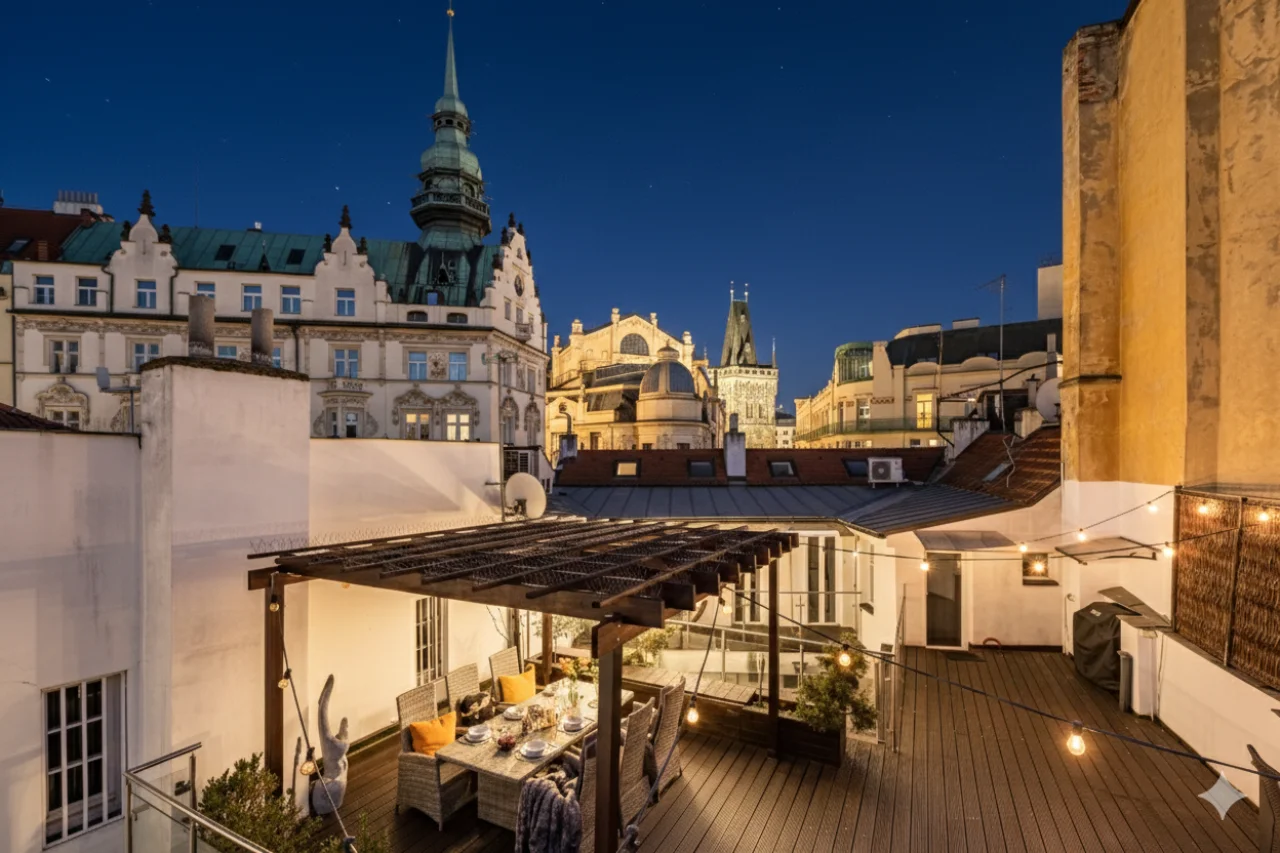 Luxusní apartmán se dvěma ložnicemi a střešní terasou ve Starém Městě ...